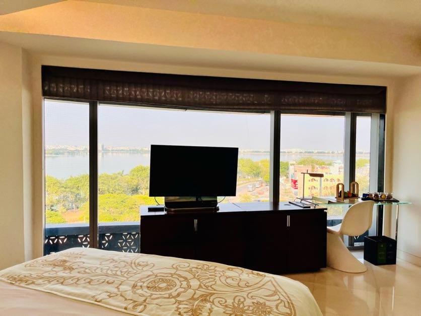 The Park Hyderabad, Banjara Hills Near Hussain Sagar Lake Exterior foto A room at the Taj Mahal Palace
