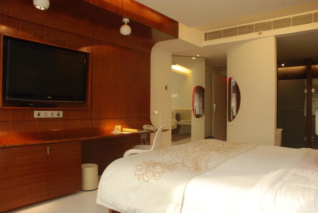 The Park Hyderabad, Banjara Hills Near Hussain Sagar Lake Exterior foto A room at the Taj Bengal
