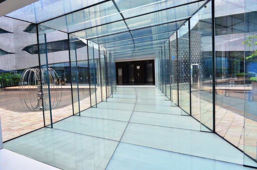 The Park Hyderabad, Banjara Hills Near Hussain Sagar Lake Exterior foto A glass floor