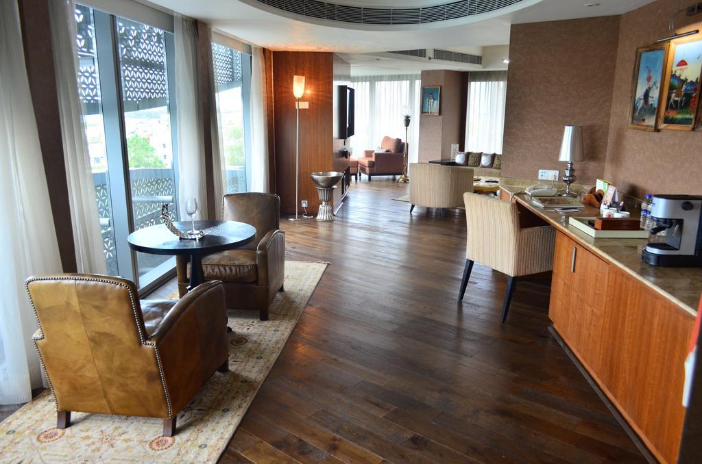 The Park Hyderabad, Banjara Hills Near Hussain Sagar Lake Exterior foto The lounge at the airport