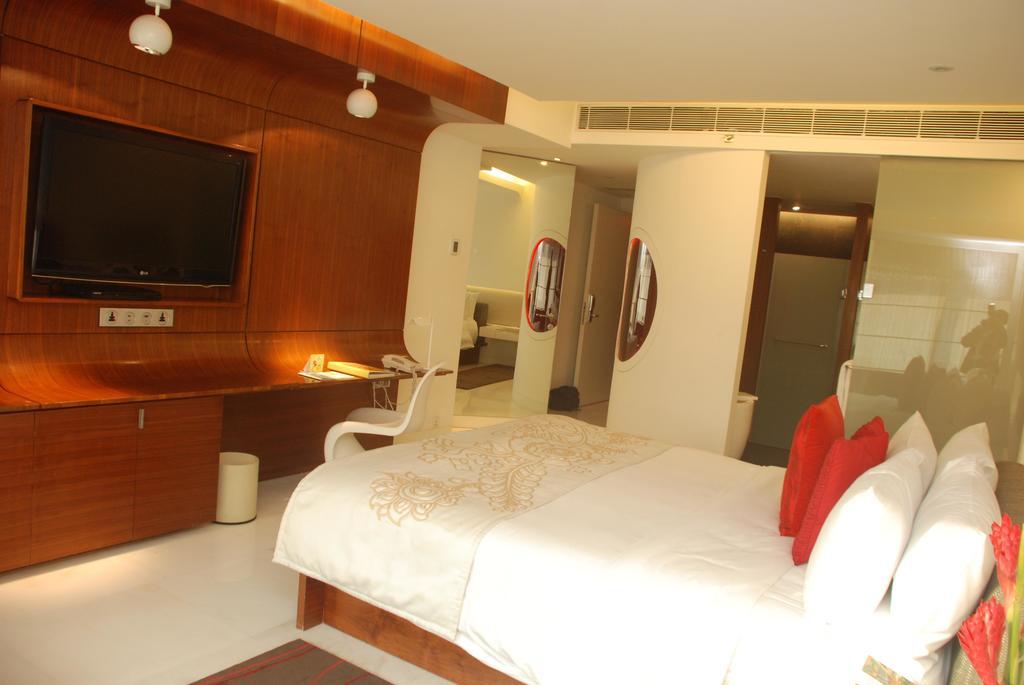 The Park Hyderabad, Banjara Hills Near Hussain Sagar Lake Exterior foto A room at the Taj Bengal