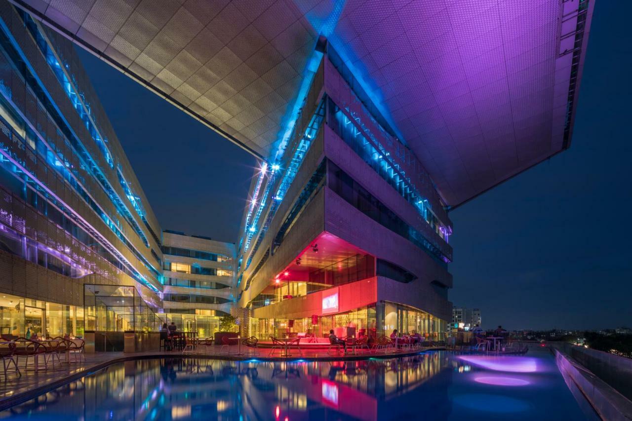 The Park Hyderabad, Banjara Hills Near Hussain Sagar Lake Exterior foto The hotel's rooftop pool